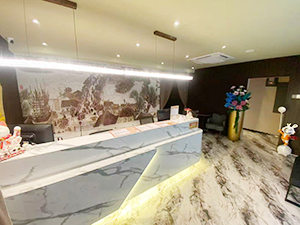 正门口 Main Entrance